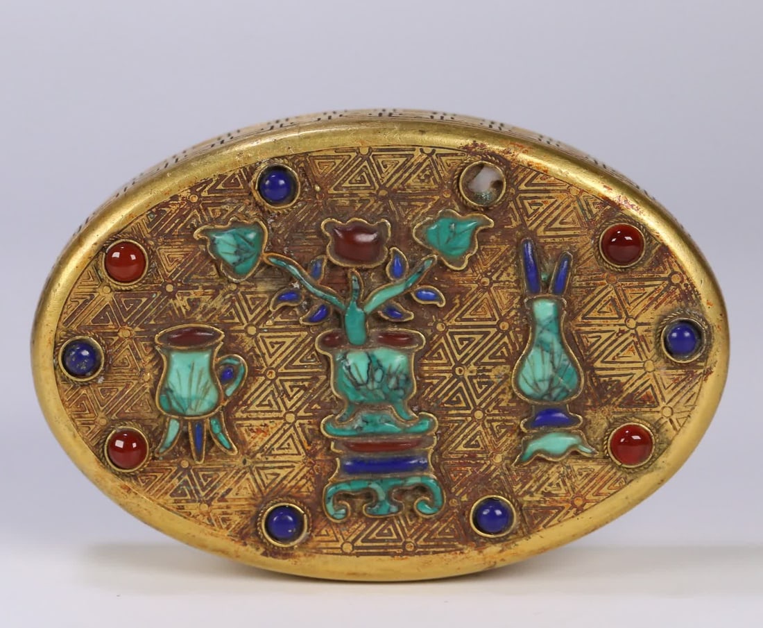 A Qing Dynasty gilt bronze treasure-inlaid antique painting lid box (1 of 9)