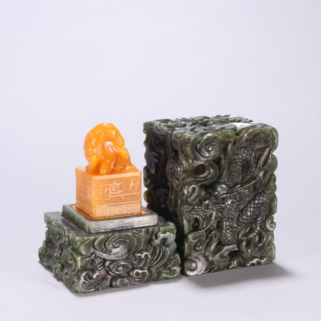 One set: Qingtian Yellow Stone Gold-Painted Horse-Knob Seal with Jade Dragon Pattern (1 of 9)