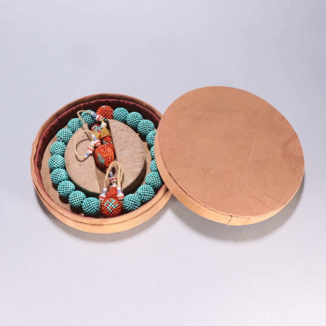 A Qing Dynasty turquoise wrapped in agarwood, eighteen sons held: Qing Dynasty turquoise wrapped in agarwood, eighteen seeds held SIZE: Bead diameter 1.6cm W: 66.9g (The Dimensions Of All Batches Are Manually Measured.If You Need More Detailed Information, Please Co