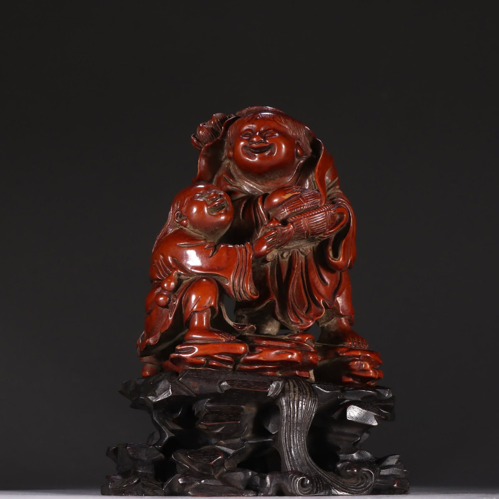 A boxwood statue of the two immortals from the Qing dynasty: Qing Dynasty boxwood statue of the Harmonious Two Immortals SIZE: H:16cm W:12.8cm Total W:397.1g (The Dimensions Of All Batches Are Manually Measured.If You Need More Detailed Information, Please Cont