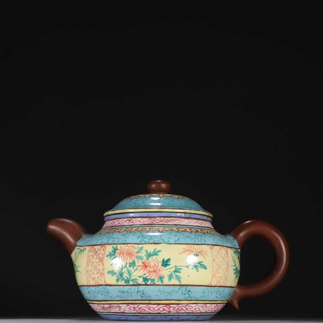 A Daheng model purple clay teapot with painted floral bamboo patterns: The 'Daheng' Yixing Yixing Painted Bamboo Pattern Teapot SIZE: H:11.9cm W:19.3cm (The Dimensions Of All Batches Are Manually Measured.If You Need More Detailed Information, Please Contact Our Customer