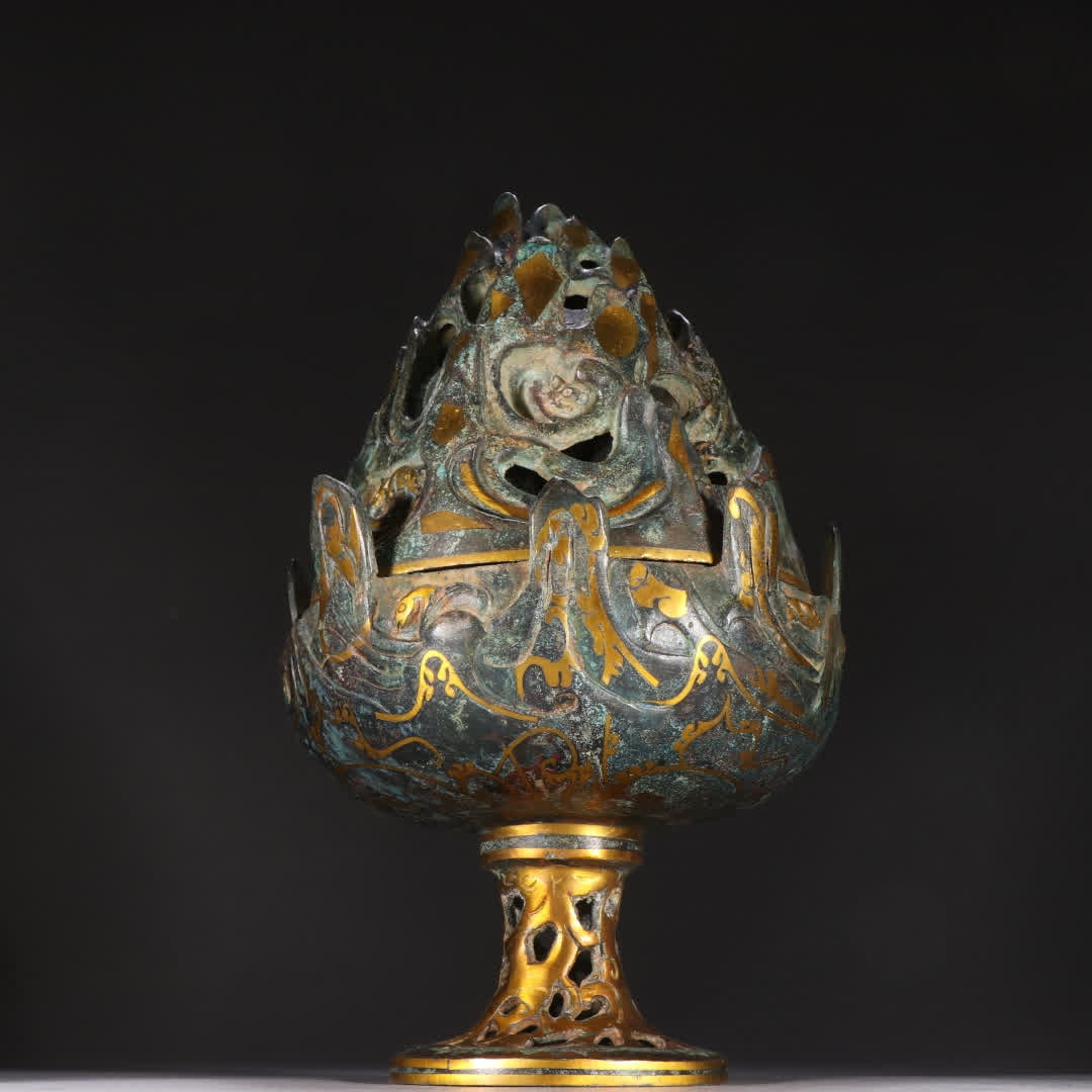 A Han dynasty bronze inlaid gold and silver Boshan censer: Han dynasty bronze inlaid gold and silver Boshan censer SIZE: H:26cm W:15.8cm W:1780.3g (The Dimensions Of All Batches Are Manually Measured.If You Need More Detailed Information, Please Contact Our C