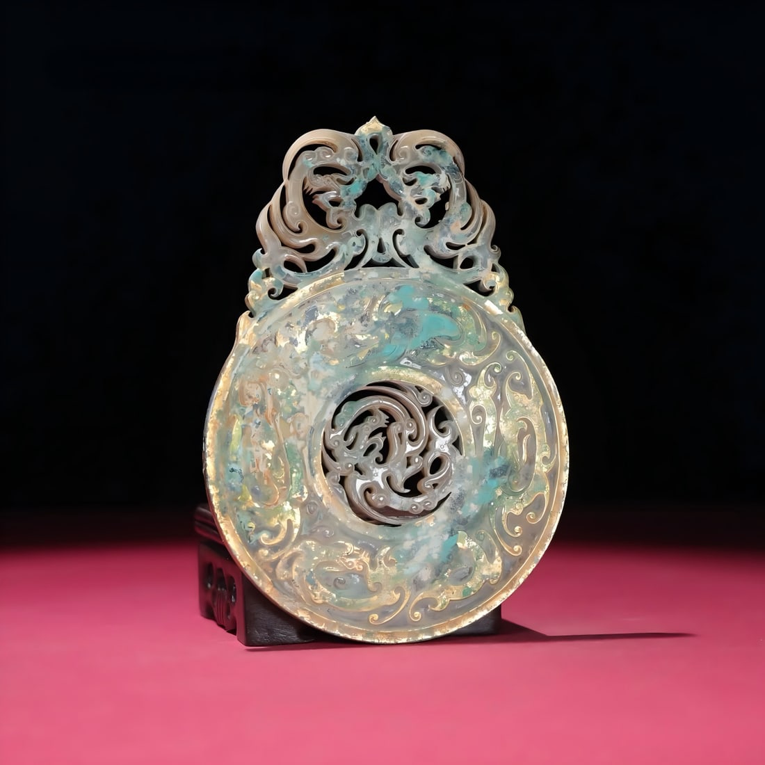 A Han Dynasty jade bi: A jade disc from the Han dynasty SIZE: 115x110x5mm W:183g (The Dimensions Of All Batches Are Manually Measured.If You Need More Detailed Information, Please Contact Our Customer Service Before Bidding