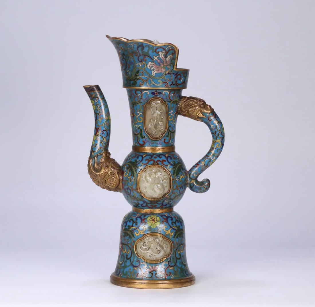 A Qing Dynasty cloisonne inlaid Hetian jade Chi and dragon pattern Duomu teapot: A Duomu teapot inlaid with Hetian jade chi and dragon patterns from the Qing dynasty cloisonne SIZE: 30x18x10.5cm W:1623.8g (The Dimensions Of All Batches Are Manually Measured.If You Need More Detail