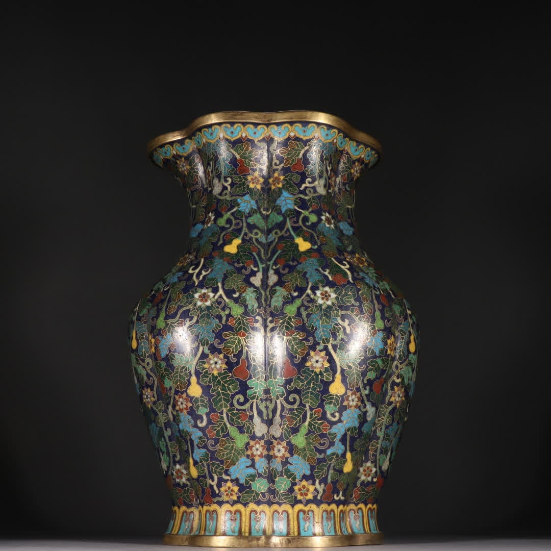 A Qing dynasty copper gilt cloisonne multi-child multi-blessing vase: Qing Dynasty Gilt cloisonne Multi-Seeded Multi-Blessing Vase SIZE: H:26.5cm W:19cm W:1520.2g (The Dimensions Of All Batches Are Manually Measured.If You Need More Detailed Information, Please Contact 