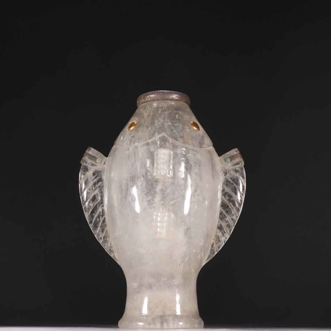 A Qing dynasty crystal-wrapped gold-silver fish-shaped appreciation vase: Qing dynasty crystal-wrapped gold-silver fish-shaped appreciation vase SIZE: H:20.6cm W:15cm W:1440.2g (The Dimensions Of All Batches Are Manually Measured.If You Need More Detailed Information, Pleas