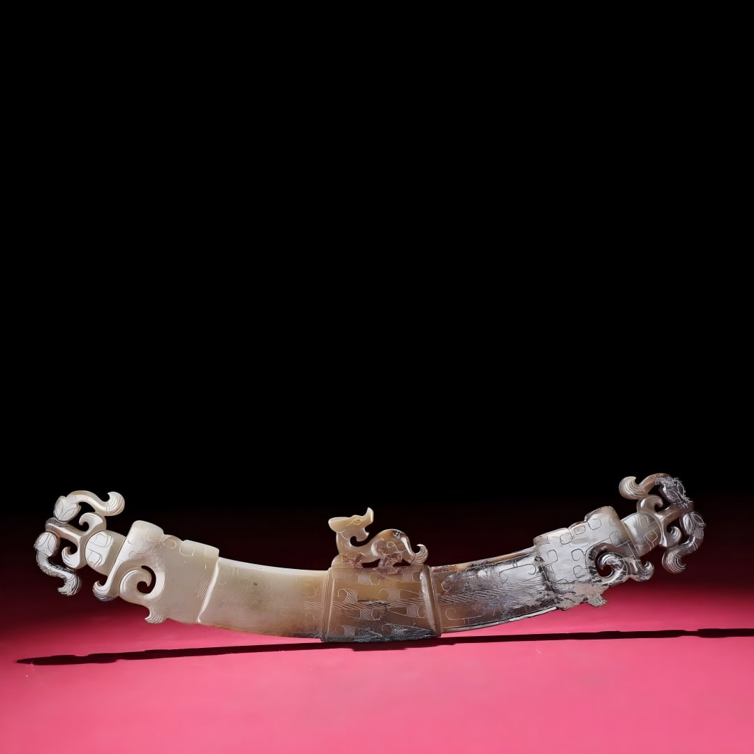 A Han Dynasty jade huang: Han dynasty jade huang SIZE: 158X53X5mm W:93g (The Dimensions Of All Batches Are Manually Measured.If You Need More Detailed Information, Please Contact Our Customer Service Before Bidding.)