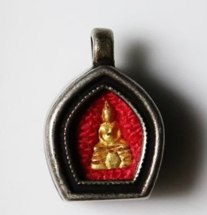 A pure gold Buddha statue of Shakyamuni Buddha from the Qing Dynasty (1 of 9)