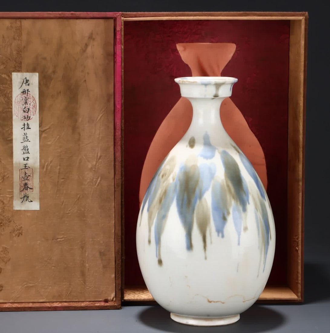 A Qing dynasty Tang Xing kiln white-glazed blue-hanging jade Huchun vase with a pan mouth: Qing palace, Tang Xing kiln, white-glazed blue-hanging jade pot spring vase SIZE: H:29.5 belly diameter 16.5 cm (The Dimensions Of All Batches Are Manually Measured.If You Need More Detailed Informati