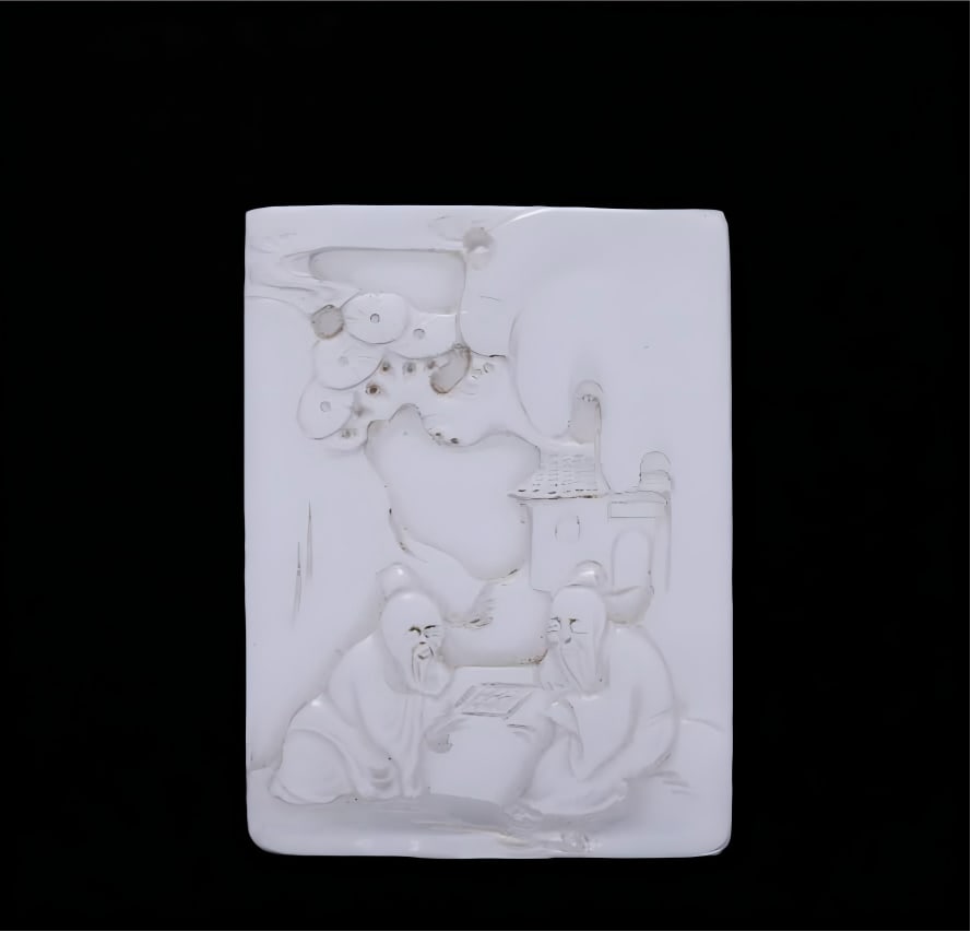 A Qing Dynasty crystal plaque featuring Gao Shi playing chess under Panasonic: A Qing Dynasty crystal Panasonic Gao Shi chess game plaque SIZE: L:5.4cm W:4cm T:0.8cm W:43g (The Dimensions Of All Batches Are Manually Measured.If You Need More Detailed Information, Please Contact 