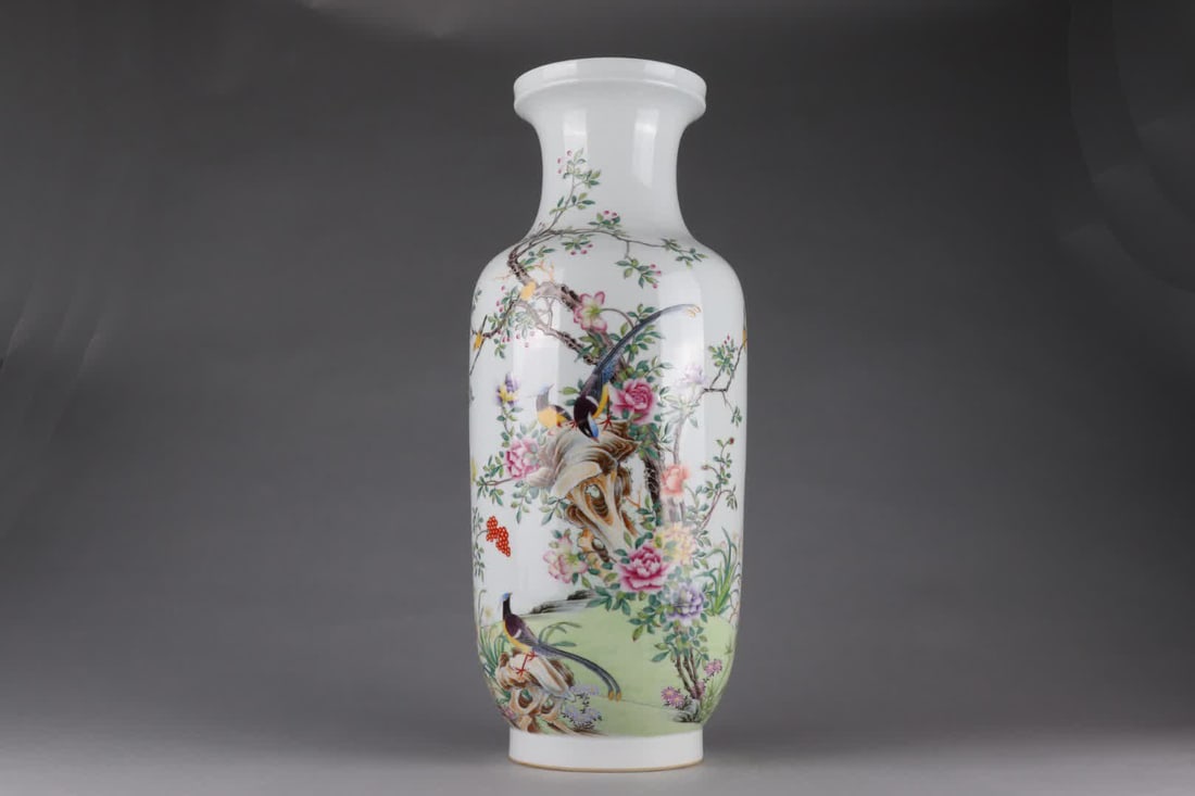 One is a Qing Yongzheng enamel flower-and-bird basal with a rod-lowering vase: Qing Yongzheng enamel floral and bird-shaped rod-mounted vase SIZE: H:47.5cm Belly diameter 20cm (The Dimensions Of All Batches Are Manually Measured.If You Need More Detailed Information, Please Cont