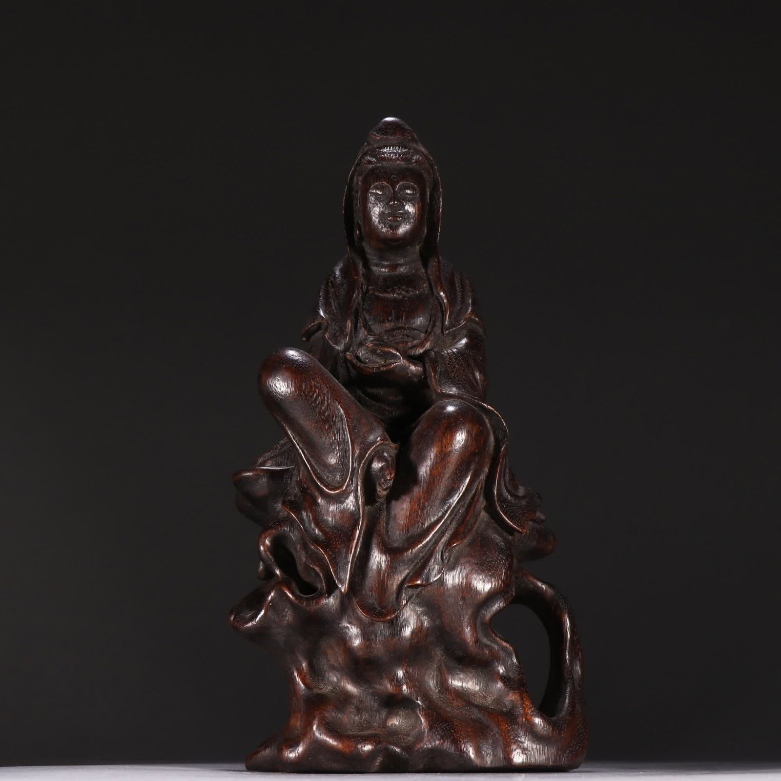 A statue of Qingchenxiang and the Carefree Guanyin: Qingchenxiang Zizai Guanyin statue SIZE: H:21cm W:11cm W:191.5g (The Dimensions Of All Batches Are Manually Measured.If You Need More Detailed Information, Please Contact Our Customer Service Before B