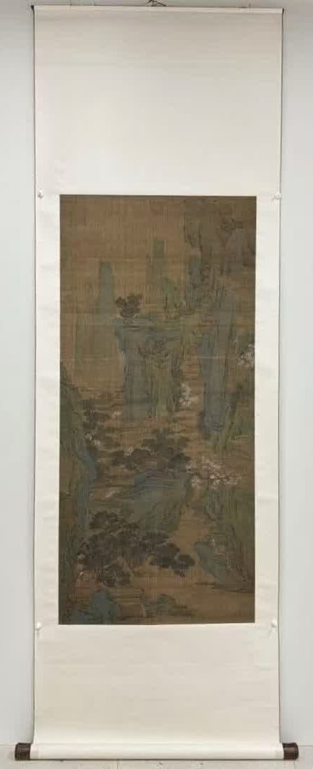 A Ming Dynasty silk scroll of Qiu Ying's blue-green landscape: Ming dynasty Qiu Ying's silk blue-green landscape SIZE: Painting Core152x70cm (The Dimensions Of All Batches Are Manually Measured.If You Need More Detailed Information, Please Contact Our Customer Se