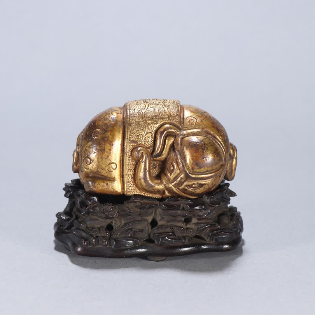 One piece: Qing dynasty copper gilt Taiping Youxiang paperweight (1 of 9)