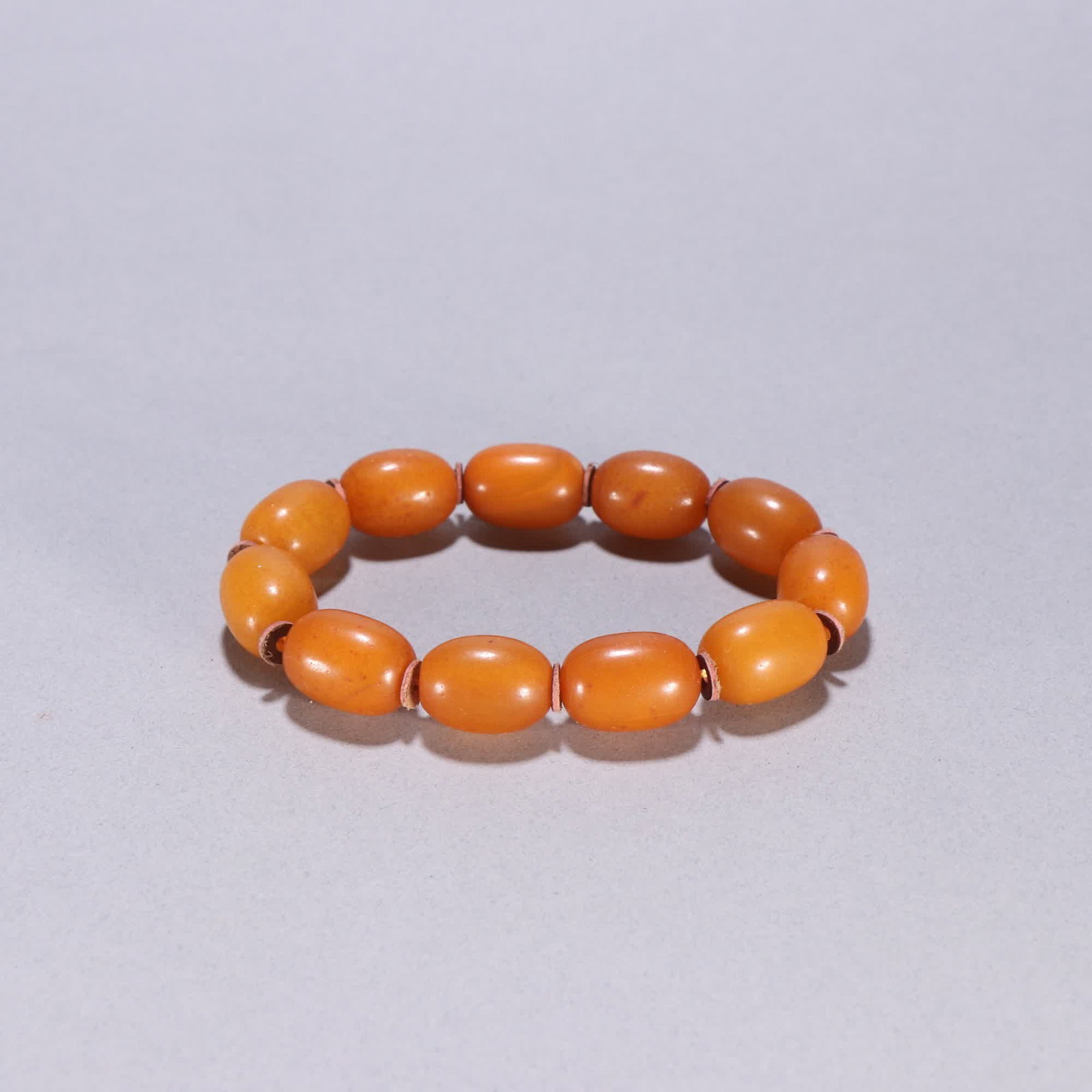 A Qing dynasty wax date bead bracelet: Qing Dynasty Wax Jujube Bead Bracelet SIZE: W:1.7x1.2cm W:20g (The Dimensions Of All Batches Are Manually Measured.If You Need More Detailed Information, Please Contact Our Customer Service Before Bid
