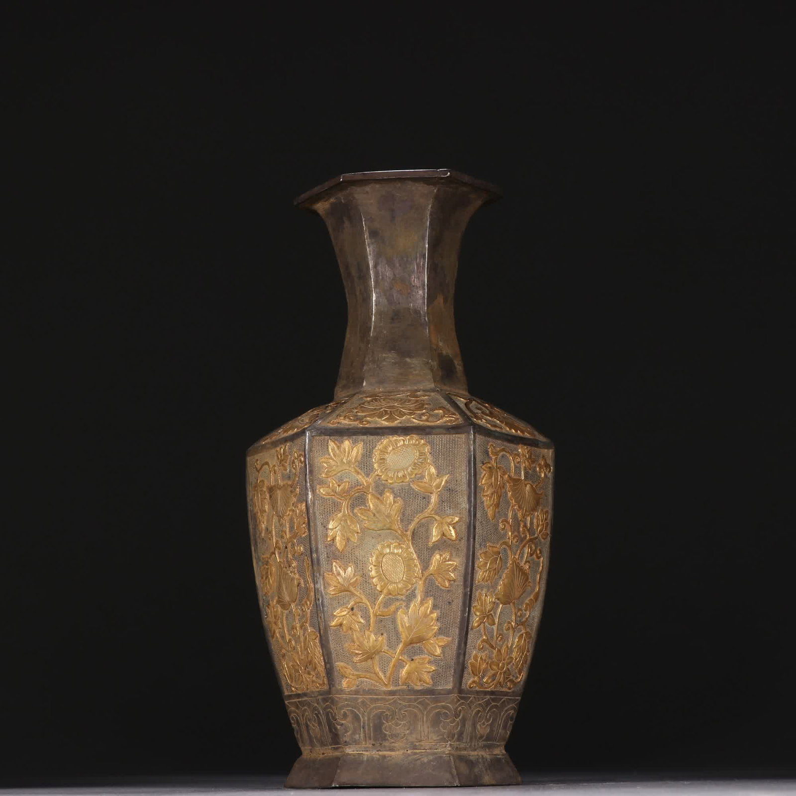 A hexagonal vase with Qing dynasty silver gilt floral patterns: Six-sided vase with clear silver gilt floral patterns SIZE: H:16.5cm W:8.7cm W:250g (The Dimensions Of All Batches Are Manually Measured.If You Need More Detailed Information, Please Contact Our Custo