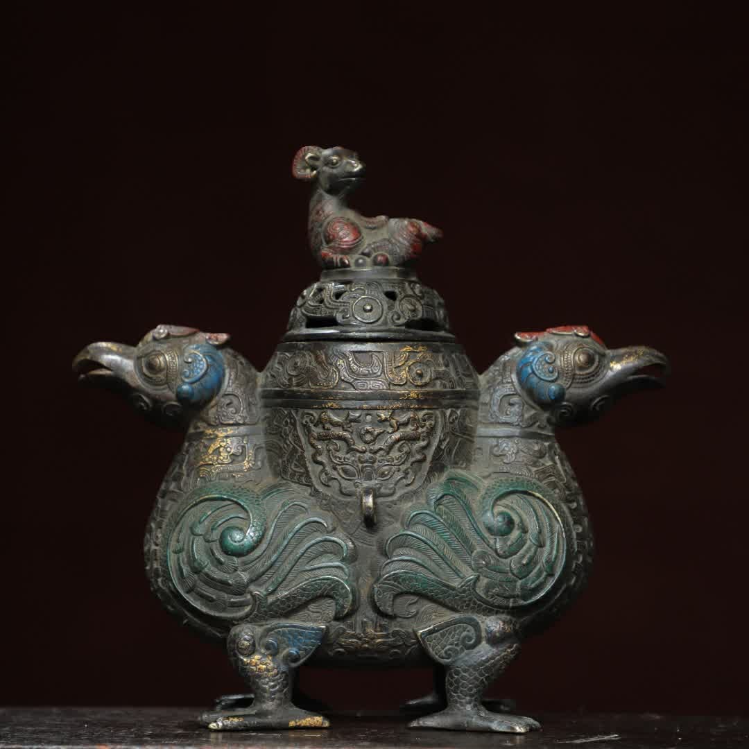 A Qing Dynasty bronze rubbing bird zun ornament: Qing Dynasty bronze rubbing-shaped bird zun ornament SIZE: H:24cm W:25cm T:11cm W:1.8kg (The Dimensions Of All Batches Are Manually Measured.If You Need More Detailed Information, Please Contact Our C