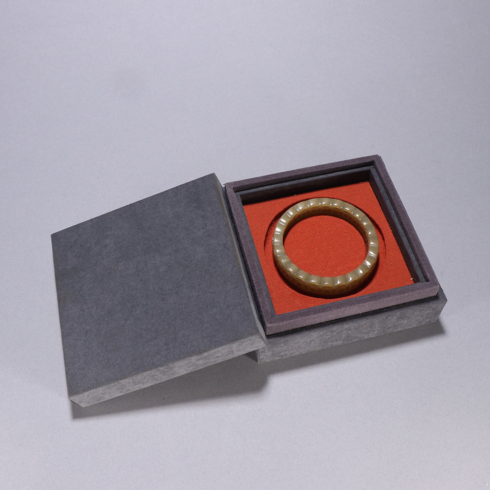 A Qing Hetian yellow jade copper coin pattern bracelet: Qing Dynasty Hetian yellow jade copper coin pattern bracelet SIZE: Inner diameter 5.5cm W: 1.3cm W: 36.1g (The Dimensions Of All Batches Are Manually Measured.If You Need More Detailed Information, Pl