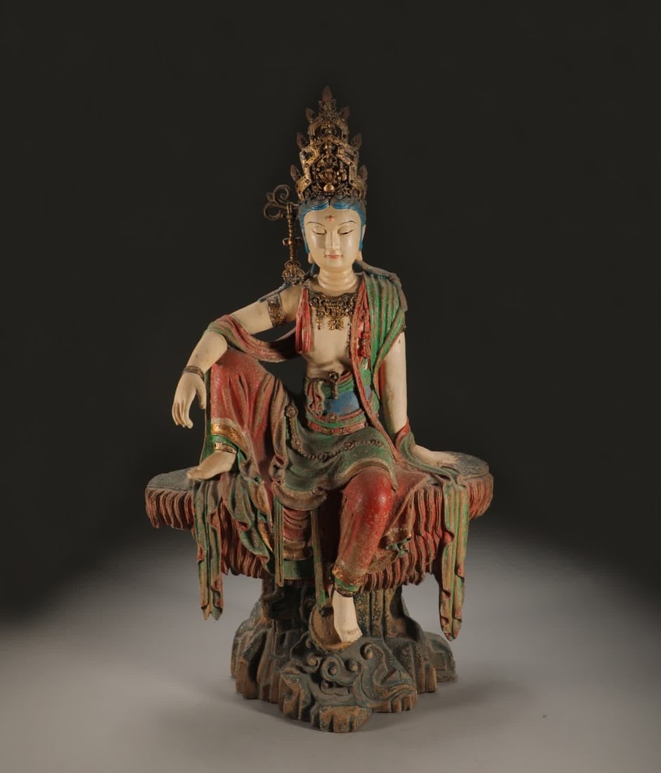 A Qing Dynasty camphor wood painted standing statue of Water Moon Guanyin: A standing statue of Guanyin in the Water Moon, painted from camphor wood from the Qing Dynasty SIZE: H:66.5cm W:41.7cm W:3550g (The Dimensions Of All Batches Are Manually Measured.If You Need More De