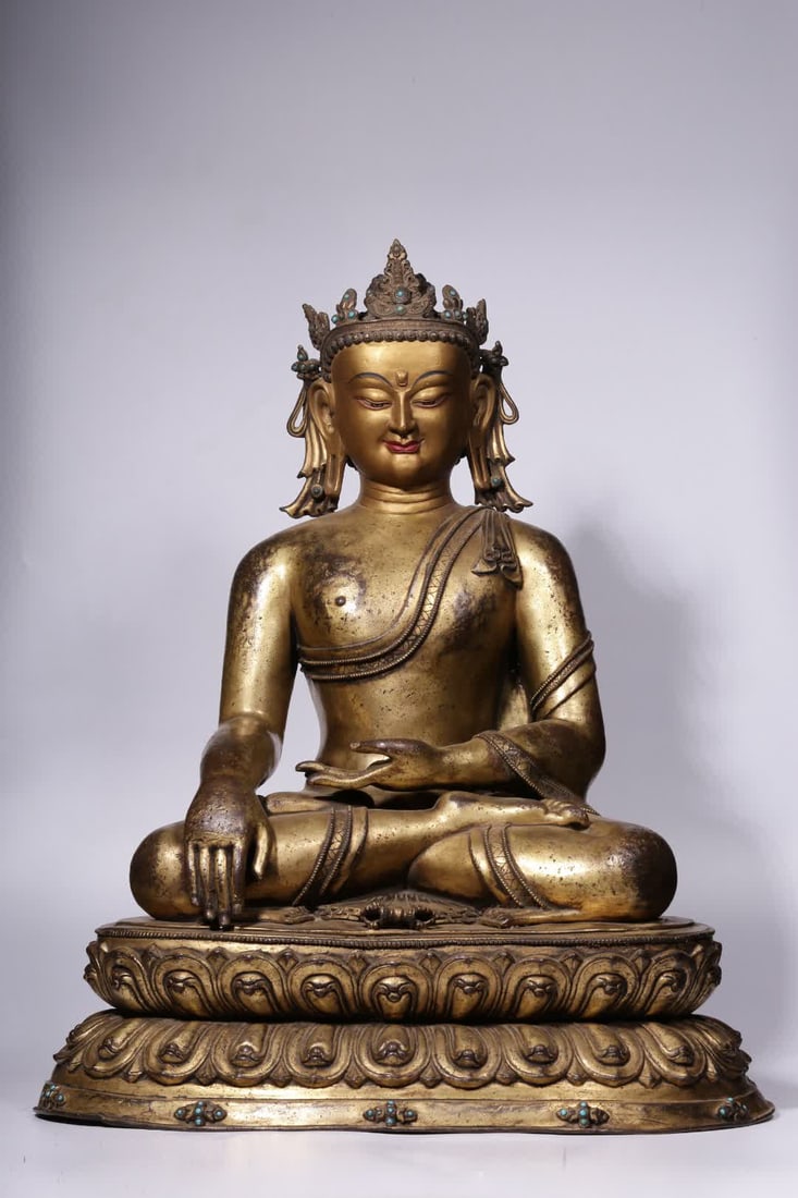 A Qing Dynasty gilt bronze seated statue of the Immovable Tathagata: Qing Dynasty gilt bronze seated statue of the Immovable Buddha SIZE: H:58cm L:47cm W:35cm W:19.75kg (The Dimensions Of All Batches Are Manually Measured.If You Need More Detailed Information, Please C