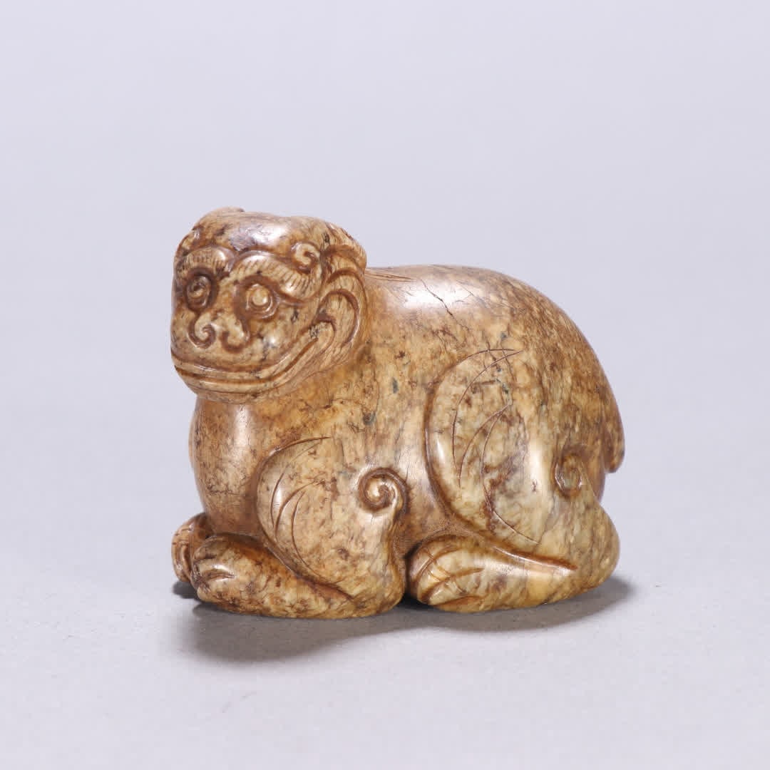 A piece of ancient Han dynasty jade beast carving: Ancient Han dynasty jade beast carving SIZE: H:4.9cm W:5.4cm W:140g (The Dimensions Of All Batches Are Manually Measured.If You Need More Detailed Information, Please Contact Our Customer Service Befo