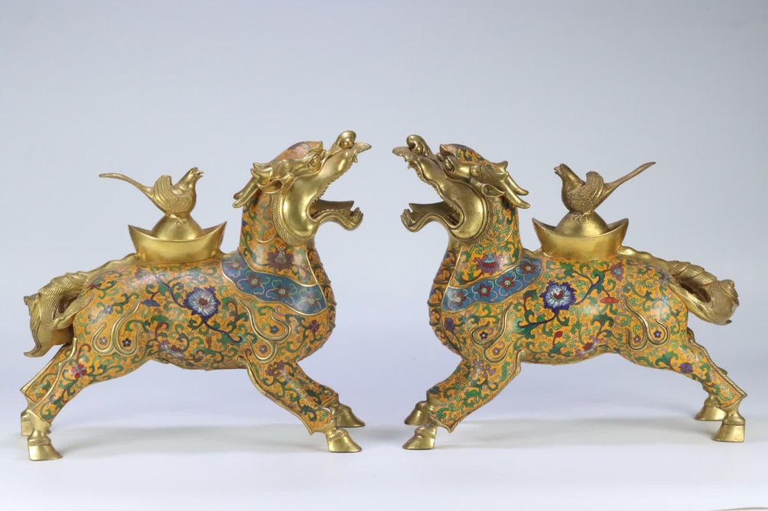 One pair: a pair of Qing dynasty cloisonne gilded qilin gifts (1 of 18)