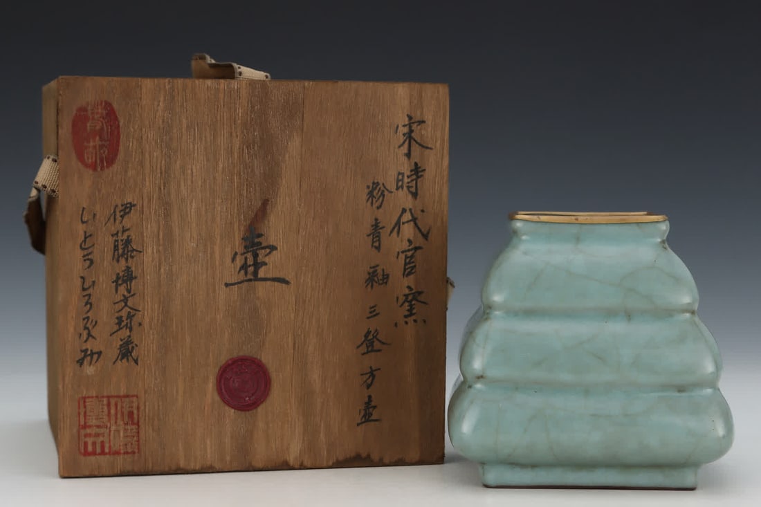 One is a Song Dynasty official kiln powder-celadon three-tiered square teapot: Song official kiln powder-celadon three-tier square teapot SIZE: H:11cm Abdominal diameter 11.3cm (The Dimensions Of All Batches Are Manually Measured.If You Need More Detailed Information, Please Con