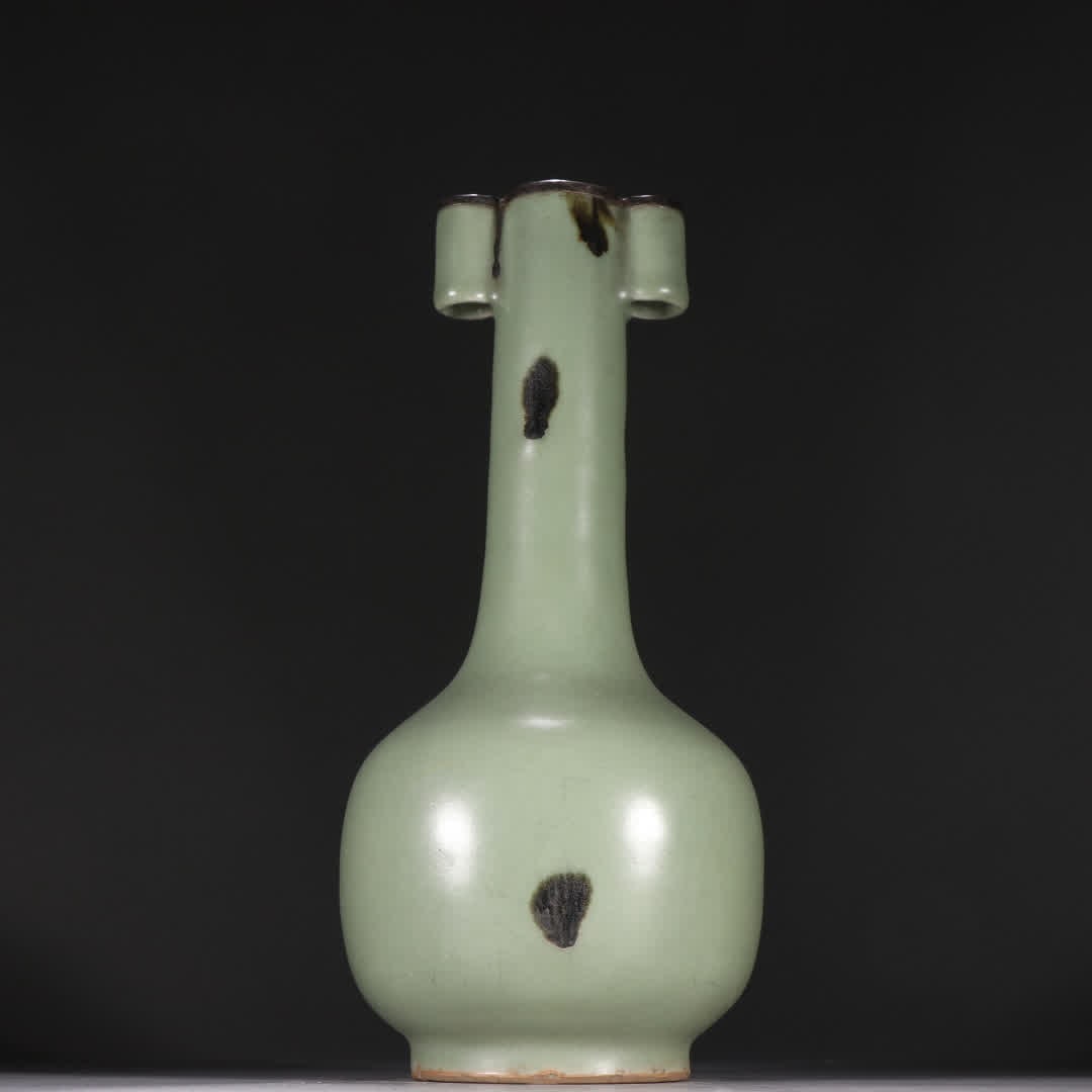 A Song Dynasty Longquan kiln celadon dotted and decorated piercing vase (1 of 9)