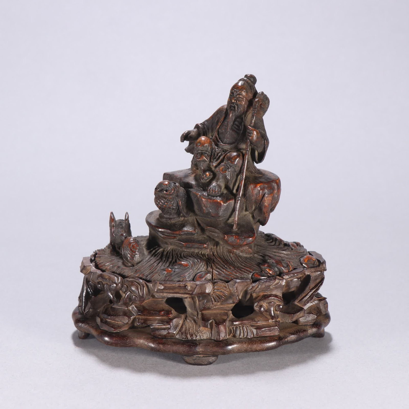 A Qing dynasty agarwood statue of Jiang Taigong: Qing Dynasty: Statue of Jiang Taigong with agarwood SIZE: H:11.2cm W:10.5cm W:111.3g (The Dimensions Of All Batches Are Manually Measured.If You Need More Detailed Information, Please Contact Our Cust