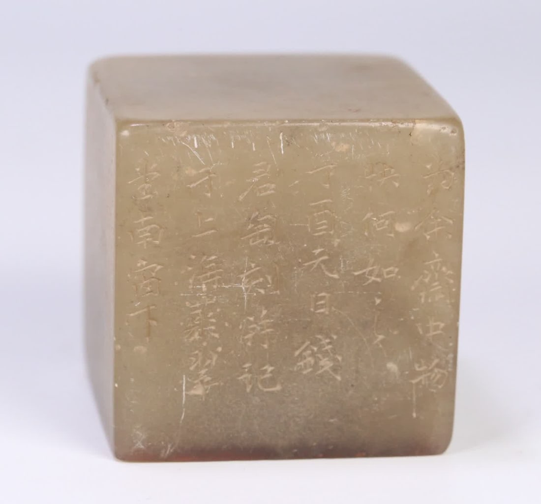A Qing Dynasty seal of poetry and prose from Shoushan stone oxhorn freeze: Qing Dynasty Shoushan Stone Niujiao Dong poetry seal SIZE: 5x5x5cm W:335.6g (The Dimensions Of All Batches Are Manually Measured.If You Need More Detailed Information, Please Contact Our Customer Serv
