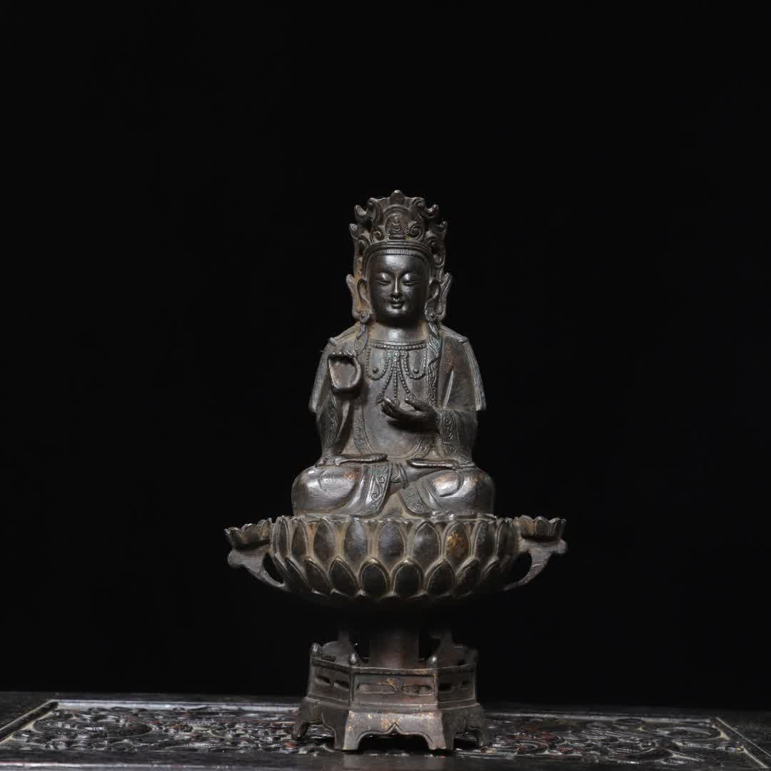 A Qing Dynasty bronze rubbing-gilded split Guanyin Buddha statue: A bronze rubbing with gold split Guanyin Buddha statue from the Qing Dynasty SIZE: H:24cm W:14cm T:10cm W:0.9kg (The Dimensions Of All Batches Are Manually Measured.If You Need More Detailed Informati