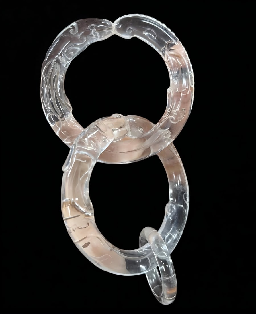 A Qing Dynasty crystal living ring chain pendant: Qing Dynasty crystal living ring linked pendant SIZE: Total L: 15.6cm, Ring D: 8.1cm, 7.7cm, 4.05cm, W: 128.7g (The Dimensions Of All Batches Are Manually Measured.If You Need More Detailed Informatio