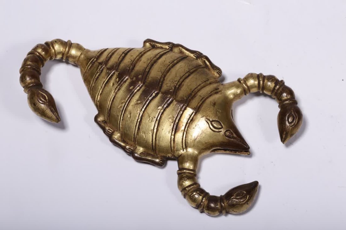 A Qing Dynasty gilt bronze scorpion ornament (1 of 7)