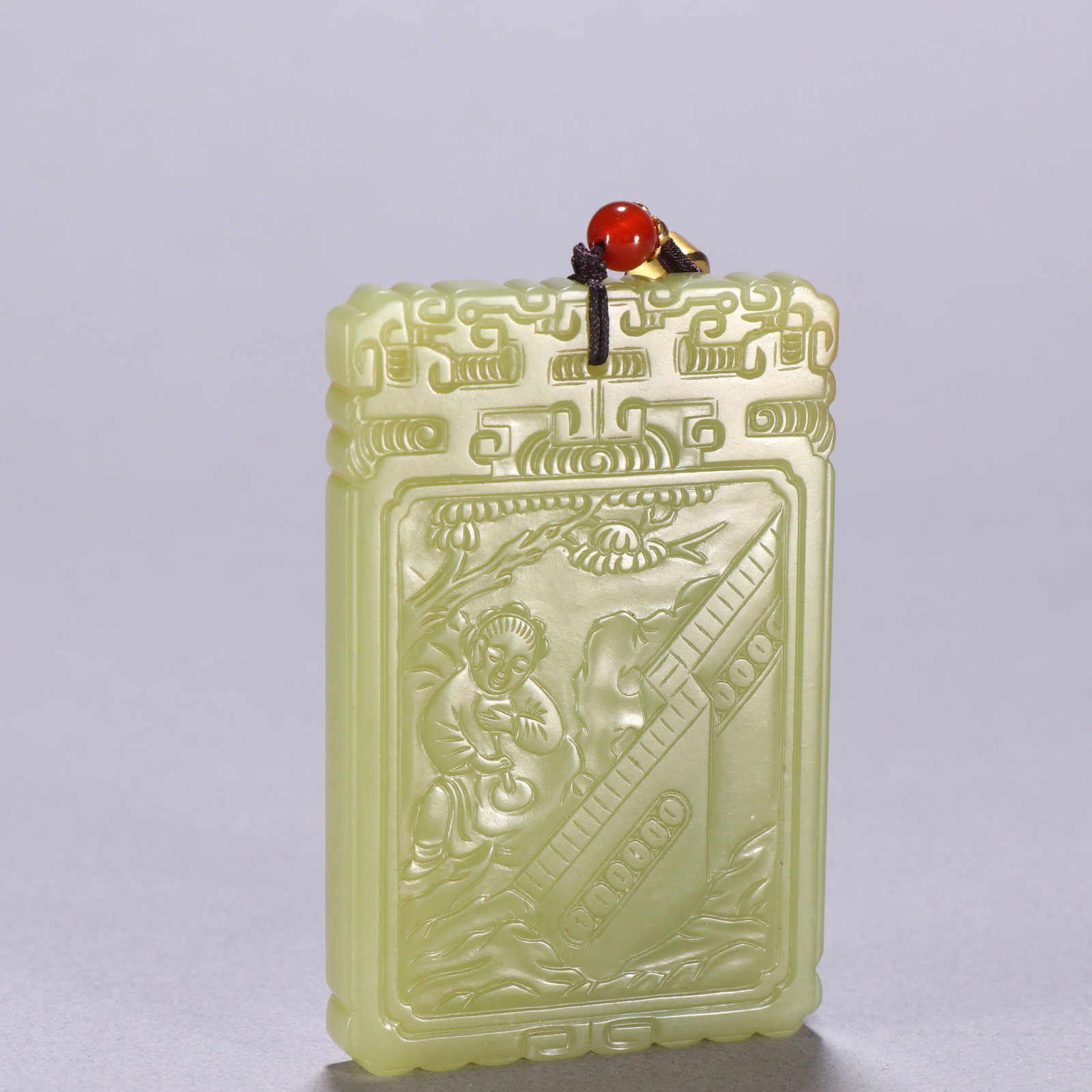 A Qing dynasty Hetian yellow jade character story plaque: The story of the Qing dynasty Hetian yellow jade figure was hung SIZE: H:7.1cm W:4.6cm W:66.7g (The Dimensions Of All Batches Are Manually Measured.If You Need More Detailed Information, Please Contac