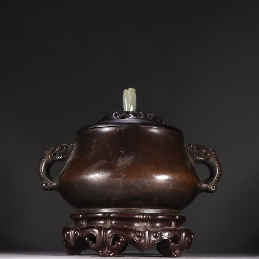 One Ming dynasty Xuande style copper double-dragon ear incense burner: Ming Dynasty Xuande mark bronze double-dragon handle incense burner SIZE: H:22cm W:22cm W:3379.8g (The Dimensions Of All Batches Are Manually Measured.If You Need More Detailed Information, Please Con