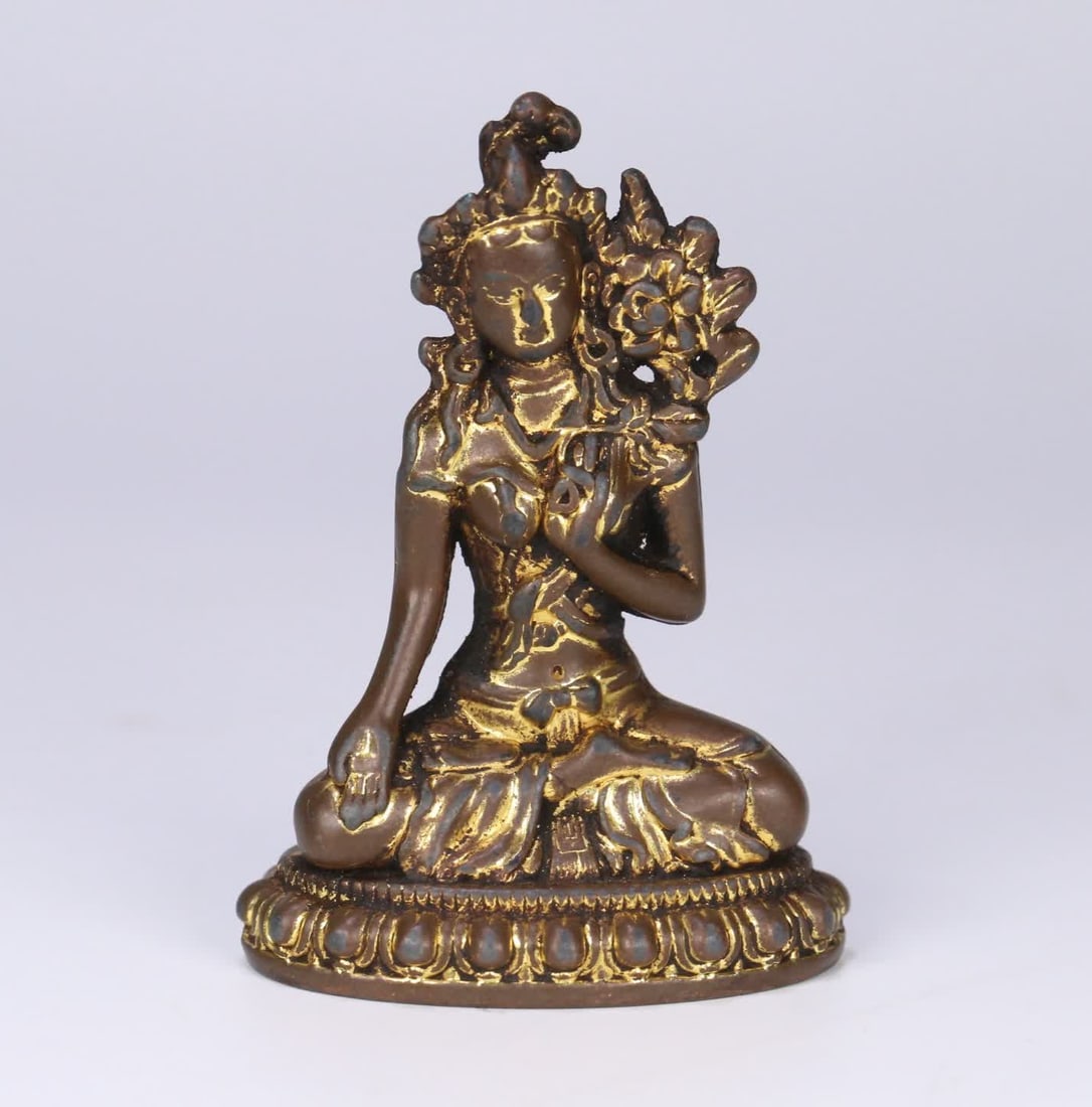 A Qing Dynasty gilt bronze statue of Tara: Qing Dynasty gilt bronze statue of Tara SIZE: 8.4x5.9x3.5cm W:144.6g (The Dimensions Of All Batches Are Manually Measured.If You Need More Detailed Information, Please Contact Our Customer Service Bef