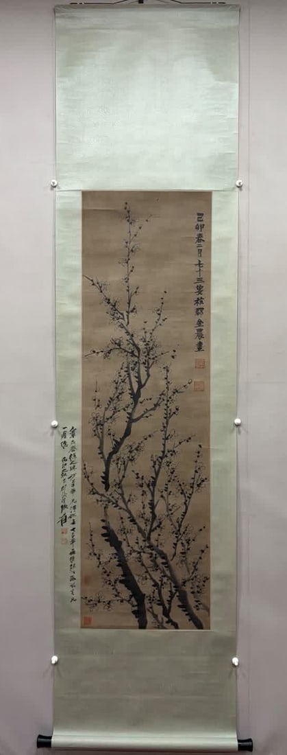 A plum blossom painting by Jin Nong: Jin Nong's plum blossom painting hanging scroll with inscription by Zhang Daqian SIZE: Painting Core135x39cm (The Dimensions Of All Batches Are Manually Measured.If You Need More Detailed Information,
