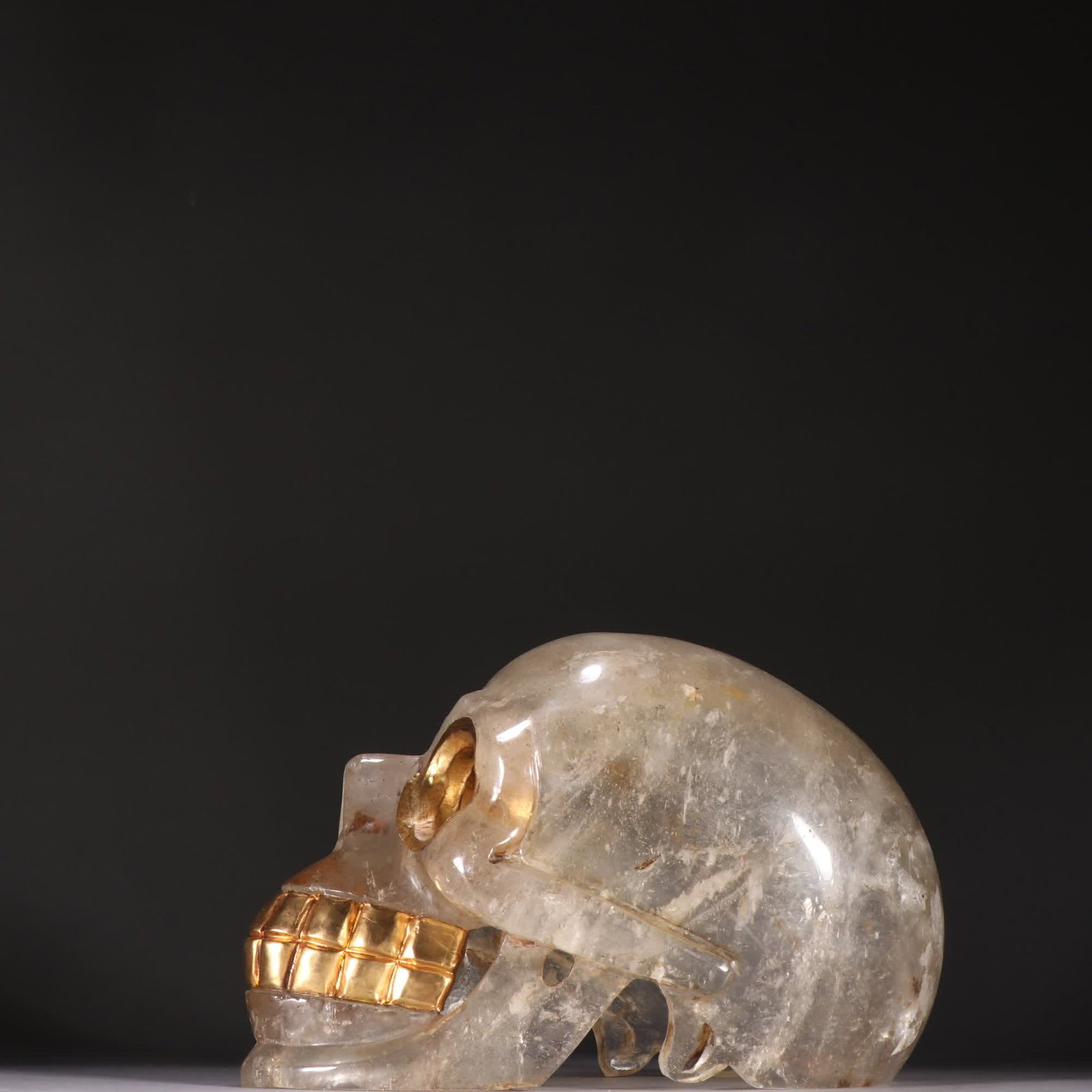 A Tang crystal gold-plated skeleton: Tang Jingjing gilded a skull SIZE: H:13.5cm W:20cm W:1952.7g (The Dimensions Of All Batches Are Manually Measured.If You Need More Detailed Information, Please Contact Our Customer Service Before Bidd