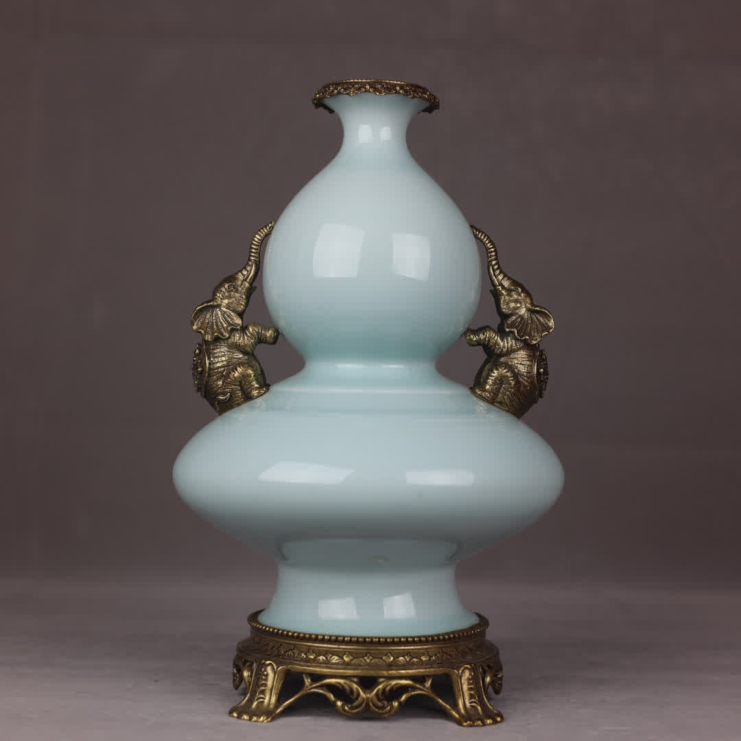 A Qing Dynasty shadow celadon glazed copper elephant-ear gourd vase: Qing Dynasty shadow celadon glazed copper elephant-ear gourd vase SIZE: H:39cm, Mouth D:9cm, Abdominal diameter 22cm, Base diameter: 16.5cm (The Dimensions Of All Batches Are Manually Measured.If You 
