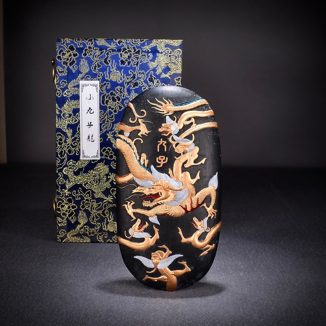 One piece: Qing Dynasty Huizhou Xiaojiuzilong Ritual Ink: Qing Dynasty Huizhou Xiaojiuzi Longli Ink SIZE: W: approx. 829g 22.5x11.5x4cm (The Dimensions Of All Batches Are Manually Measured.If You Need More Detailed Information, Please Contact Our Customer Se