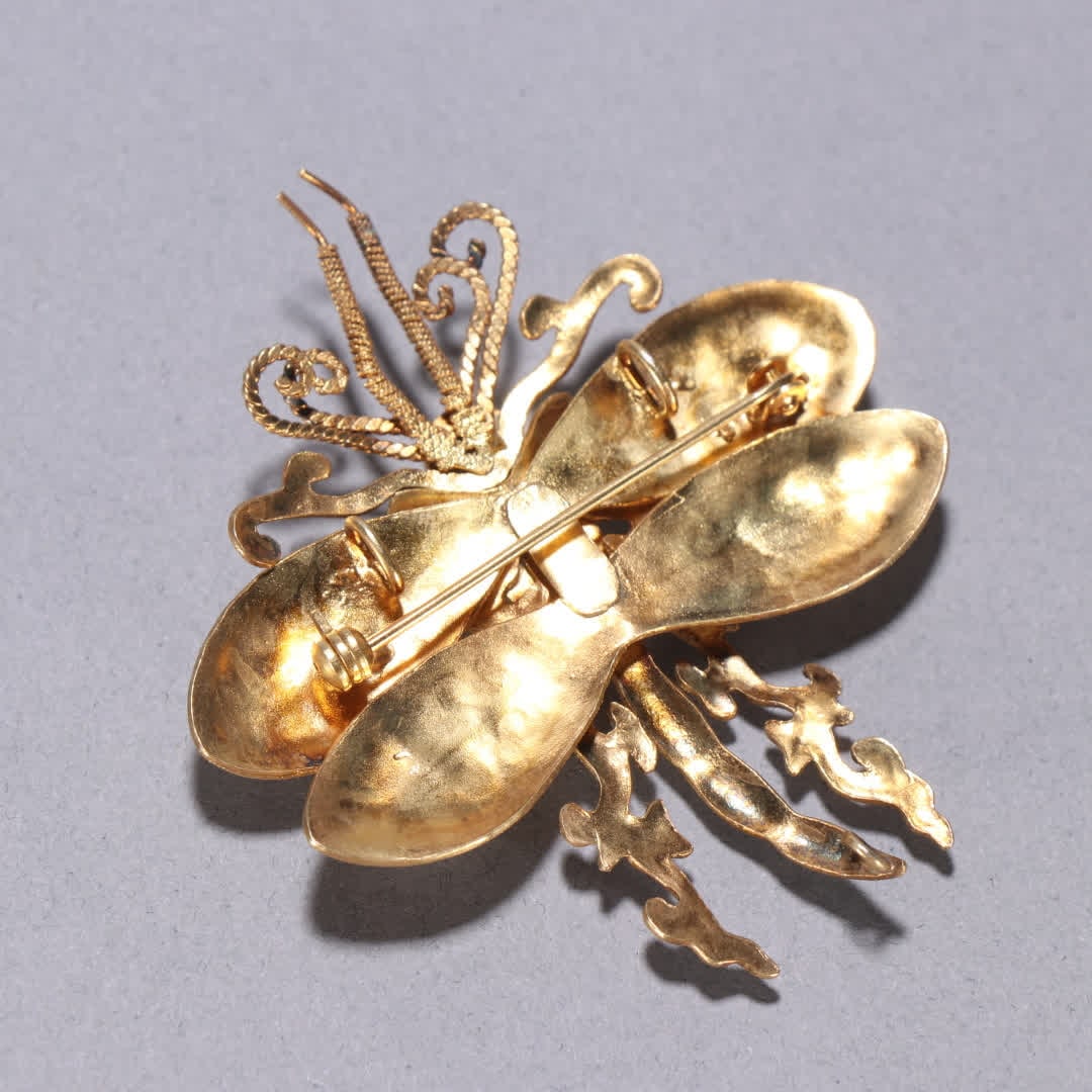 A Qing dynasty silver gilt dotted butterfly brooch - 7