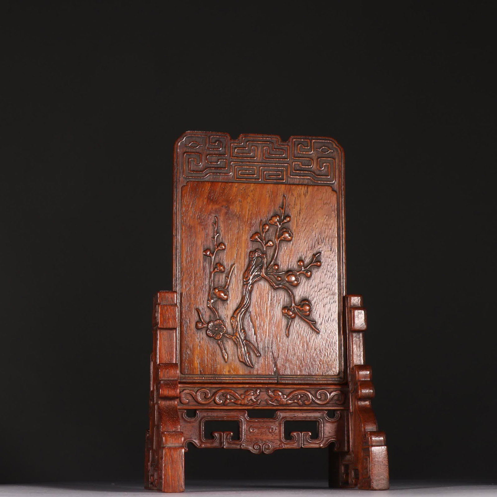 A Qing dynasty Huanghuali plum blossom pattern insert screen: Qing Dynasty: Huanghuali and plum blossom pattern inserted screen SIZE: H:17.3cm W:10.5cm W:136.8g (The Dimensions Of All Batches Are Manually Measured.If You Need More Detailed Information, Please Co