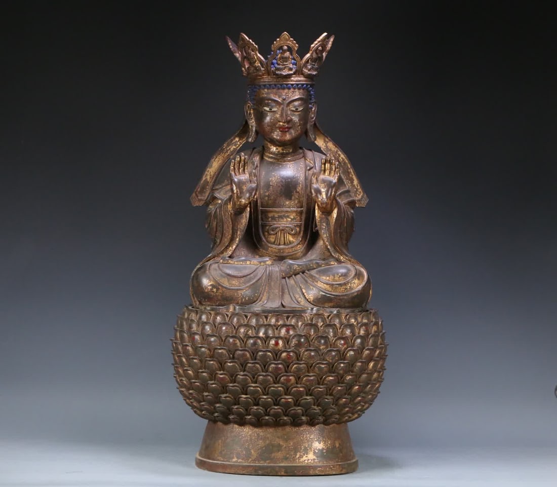 A Ming Dynasty gilt bronze statue of Guanyin: Ming Dynasty gilt bronze statue of Guanyin SIZE: H:72x37x25cm W:30kg (The Dimensions Of All Batches Are Manually Measured.If You Need More Detailed Information, Please Contact Our Customer Service Bef