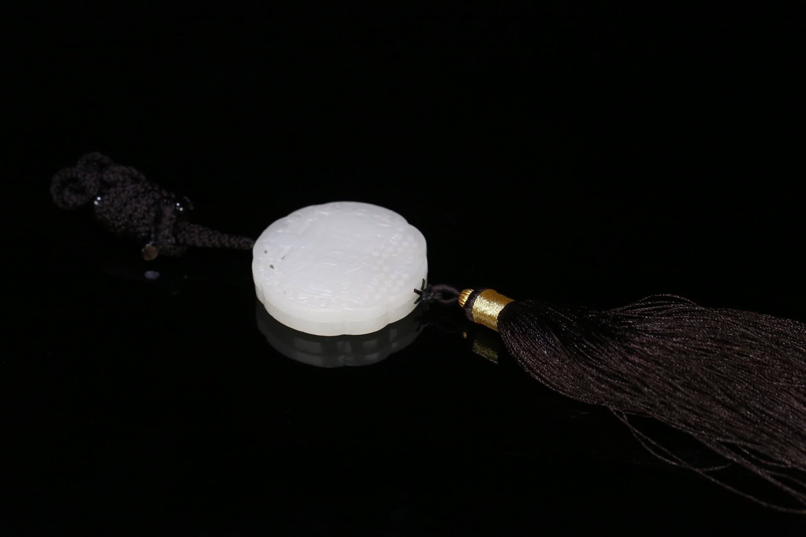 One piece: Qing Dynasty Hetian jade hollow Taiping Shengxiang sachet: Qing Dynasty Hetian jade hollow Taiping Shengxiang sachet SIZE: 4.8x1.1cm ??W:28.8g (The Dimensions Of All Batches Are Manually Measured.If You Need More Detailed Information, Please Contact Our Custo