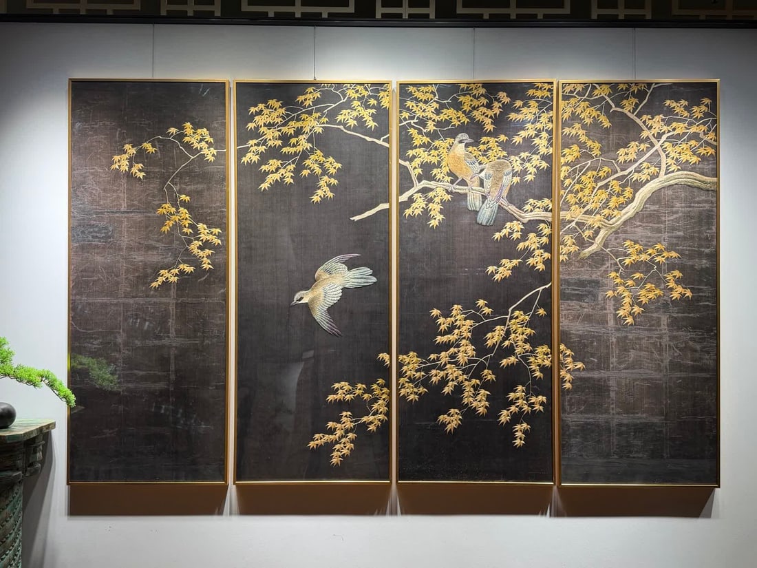 A masterpiece of late Qing and Republican period embroidery panoramic painting "Joy on the Branch" (1 of 9)