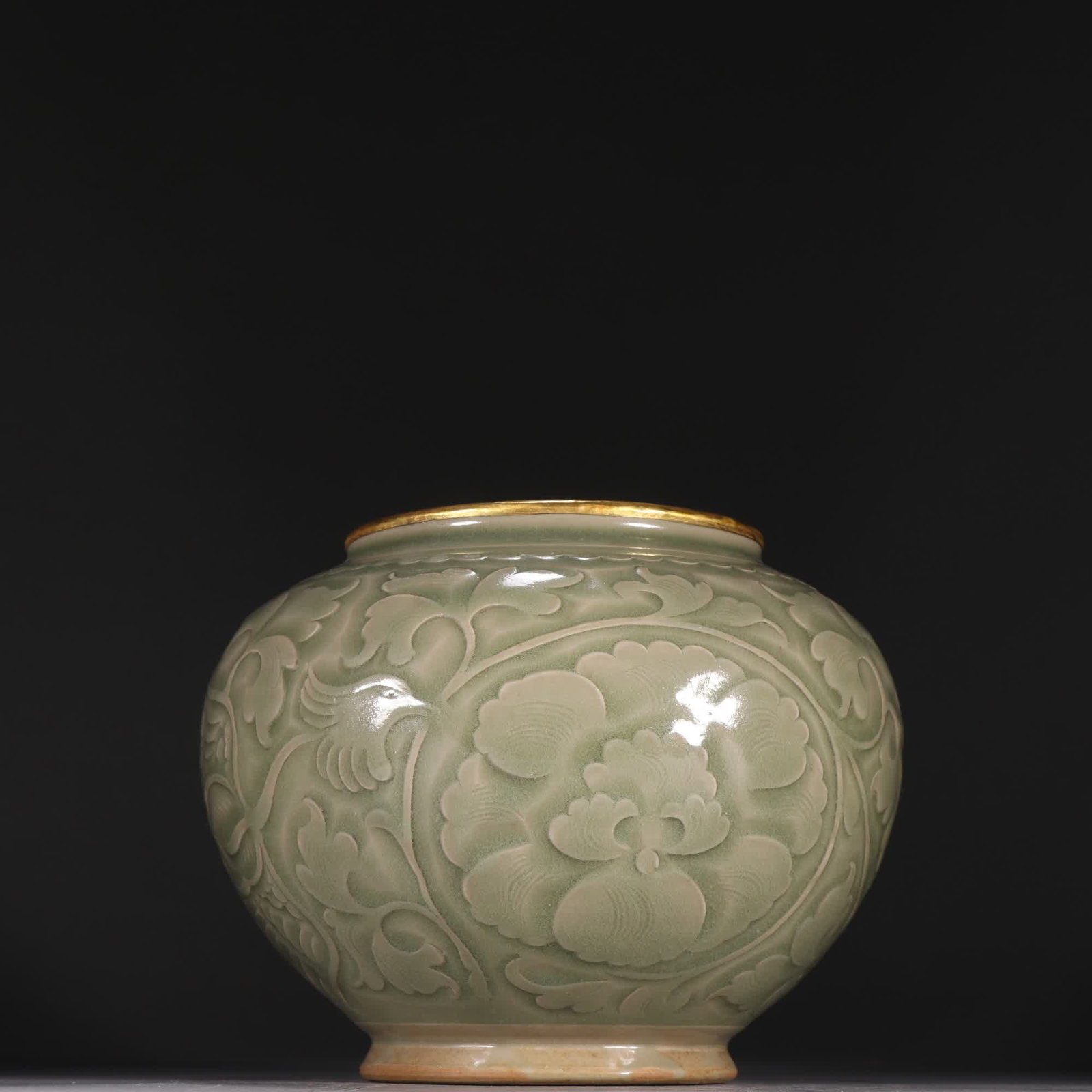 A Qing dynasty Yaozhou kiln jar with phoenix and peony threads (1 of 9)
