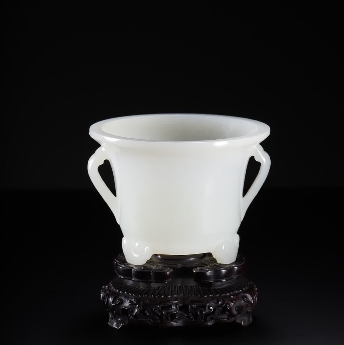 One is a Qing Dynasty Hetian jade three-legged ear cup (1 of 9)