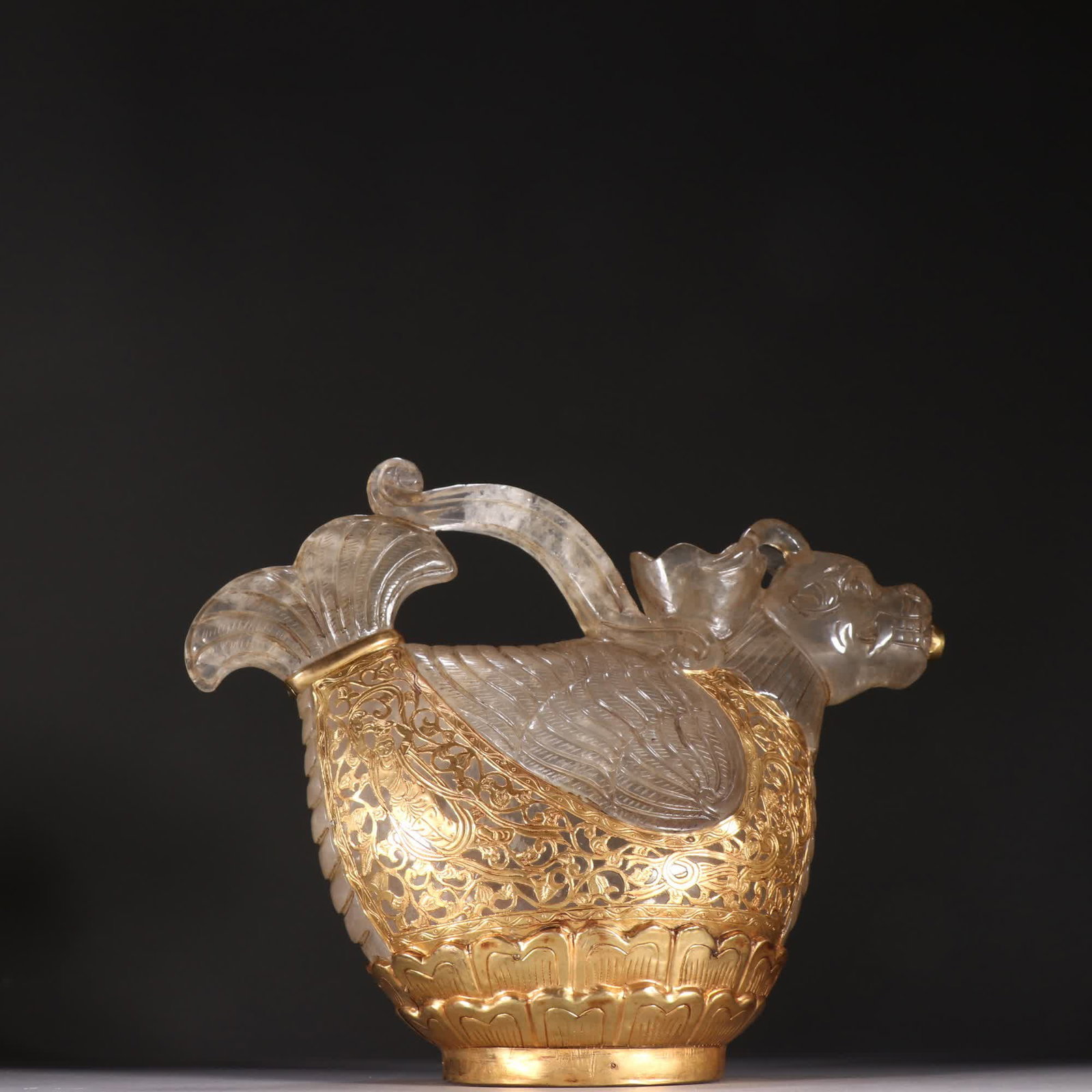One Tang crystal-wrapped goldfish dragon holding teapot: Tang Dynasty crystal-wrapped goldfish transforms into a dragon holding a teapot SIZE: H:20cm W:25cm W:2835.6g (The Dimensions Of All Batches Are Manually Measured.If You Need More Detailed Information