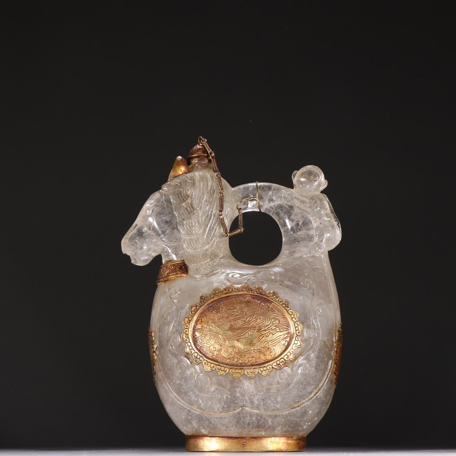 A Qing Dynasty crystal-wrapped Golden Horse-Head teapot: Qing Dynasty crystal-encased golden horse-head teapot SIZE: H:20.8cm W:14.4cm W:1303.1g (The Dimensions Of All Batches Are Manually Measured.If You Need More Detailed Information, Please Contact Our C
