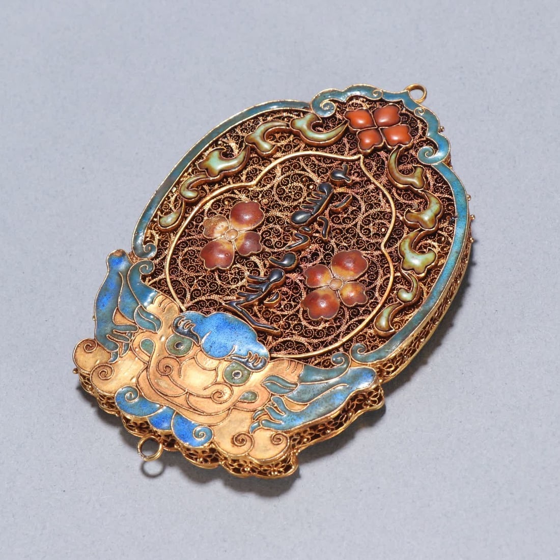 A Qing dynasty silver gilt blue fasting sign is displayed (1 of 9)